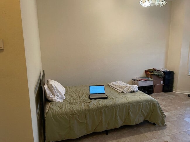 Photo - 915 W 23rd St Unidad 102