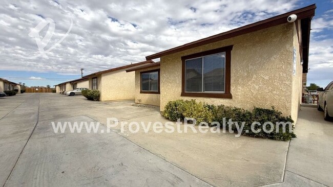 Photo - 15952 Sequoia St