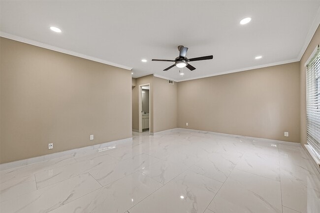 Photo - 6649 De Moss Dr Unidad 649