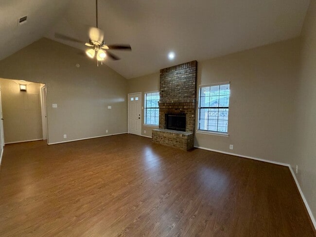 Photo - AVAILABLE NOW 2 BEDROOM 2 BATH TOWNHOME IN CLEBURNE