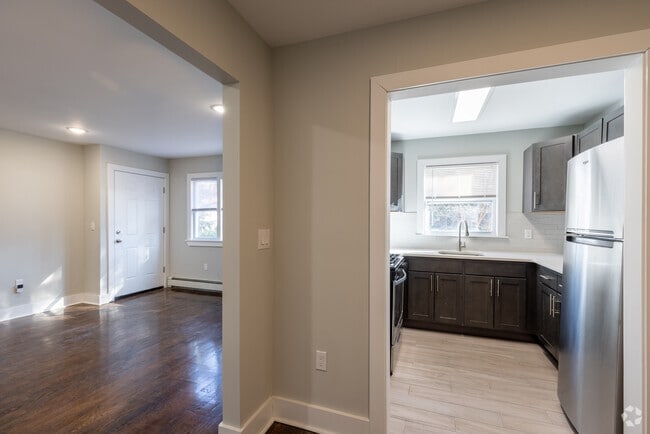 2BR, 1BA - 750SF