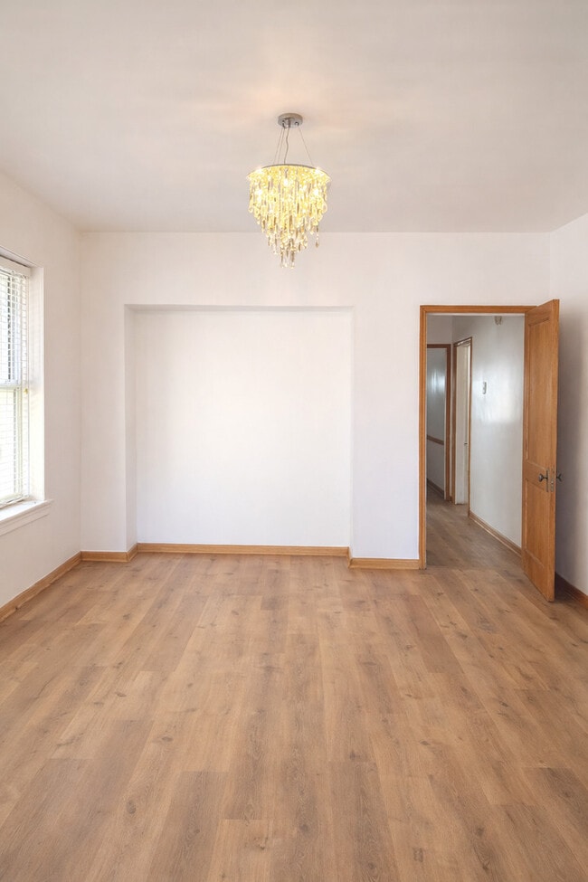 Photo - 1539 W 71st St