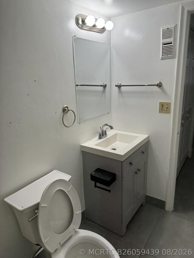 Photo - 2501 Riverside Dr Unit 204-A