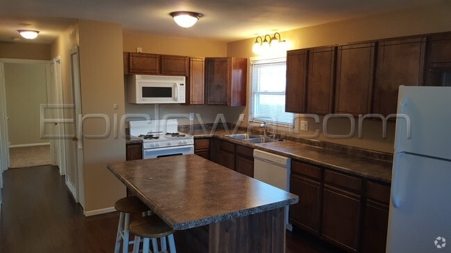 Building Photo - 1092 Eisenhower Rd Rental