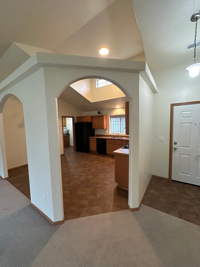 Photo - 7722 N Maple St