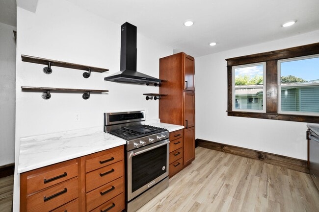 Building Photo - 3 Bedroom Custom Neenah Home