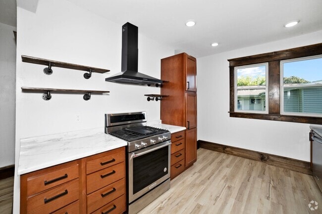 Building Photo - 3 Bedroom Custom Neenah Home