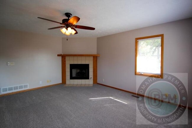 Photo - Comfortable 2 Bedroom/ 2 Bathroom Duplex |...