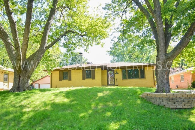 Charming 3 Bedroom, 2.5 Bath Ranch Style H... - Charming 3 Bedroom, 2.5 Bath Ranch Style H... House