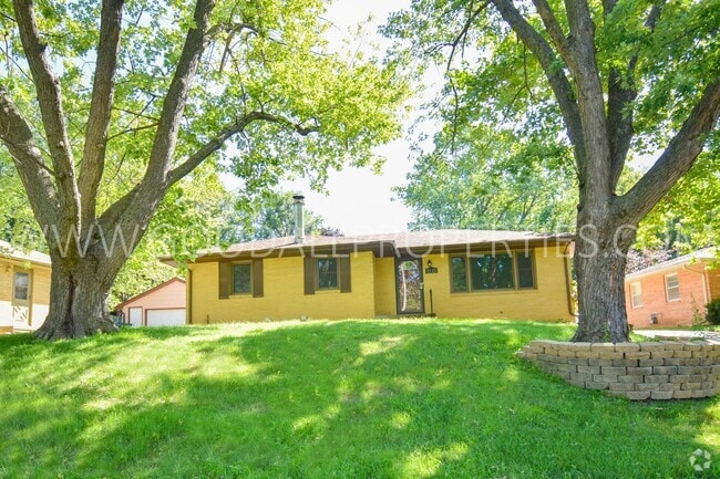 Building Photo - Charming 3 Bedroom, 2.5 Bath Ranch Style H... Rental