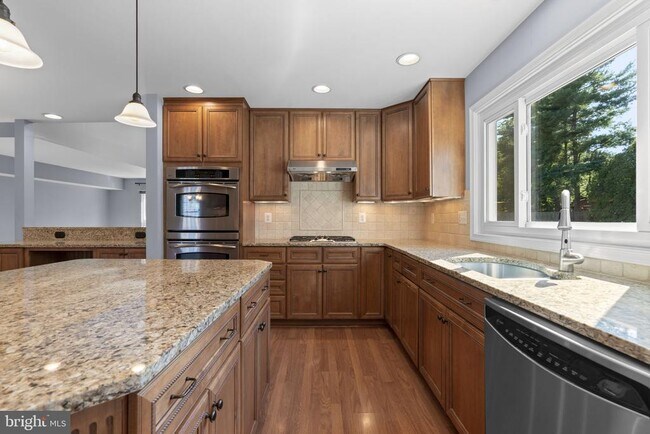 Photo - 4706 Bates Dr