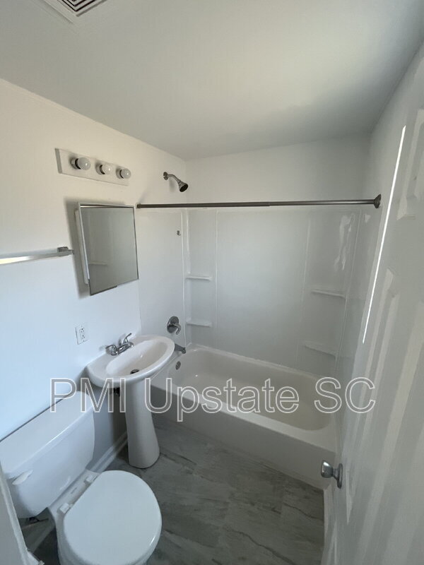 Photo - 201 Chandler Dr Unidad Apt 32B