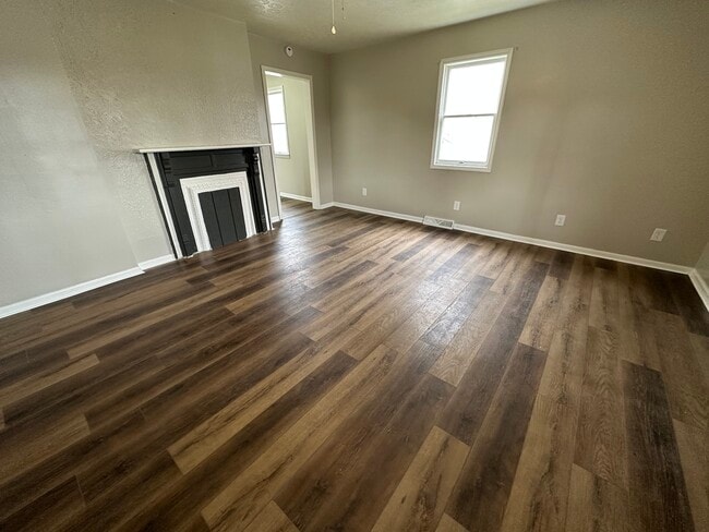 Photo - 511 Clinton St