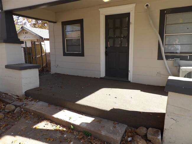 Photo - 207 NW 4th St