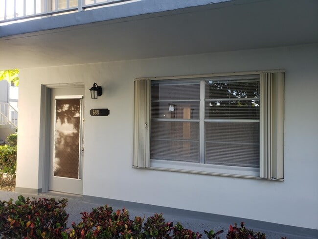 Photo - 688 Burgundy L