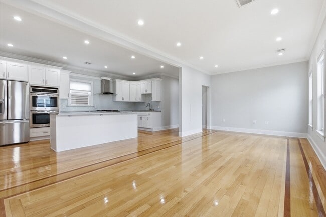 Building Photo - 27-29 Lyon St Unit 3