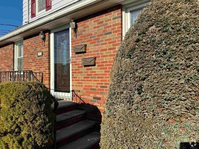 Building Photo - 52 Stover Ave Unit 2 Rental