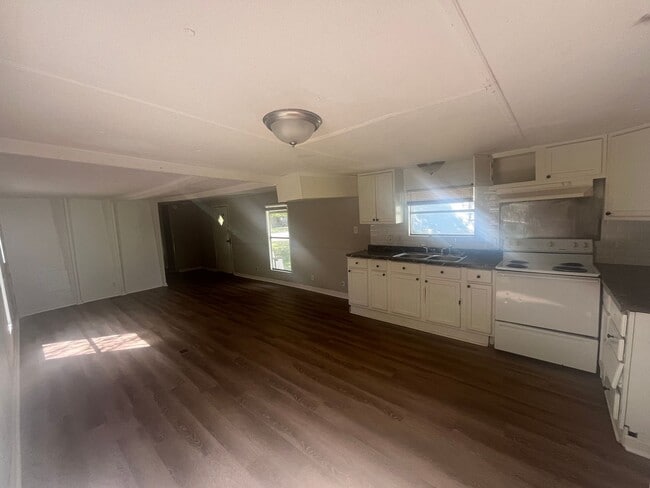 Photo - 1705 Leonard Dr