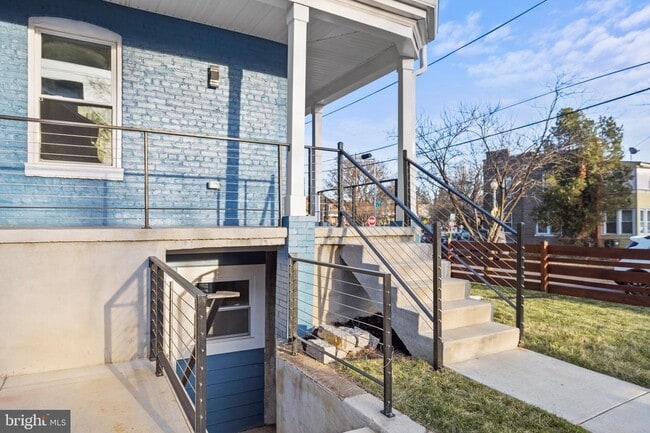 Photo - 903 Hamilton St NW