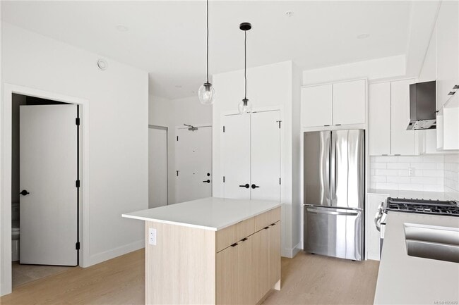 Photo - 2629 Millstream Rd