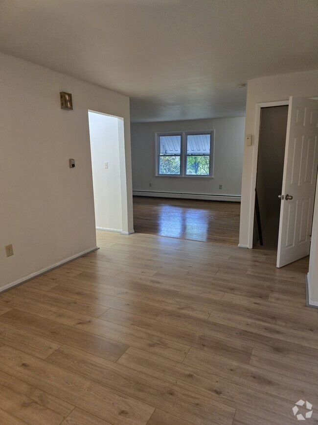 Building Photo - 27 Gettysburg Pike Rental