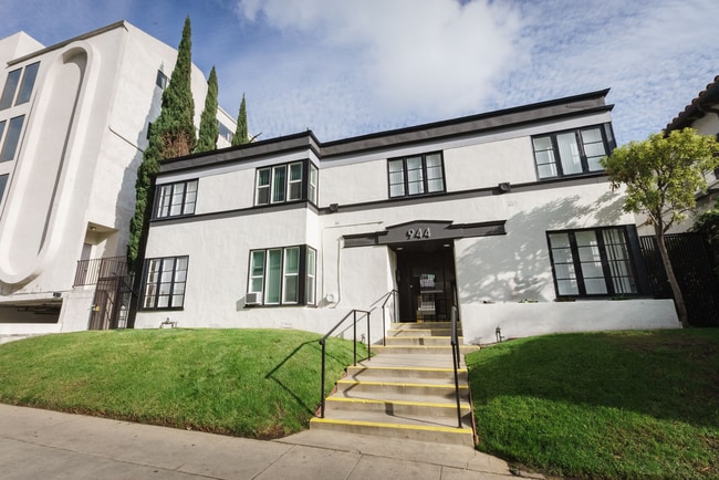 Building Photo - 944 Tiverton Avenue Rental