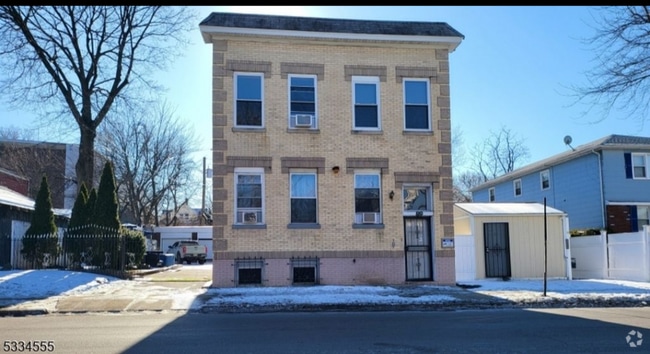 Building Photo - 89 Tremont Ave Rental