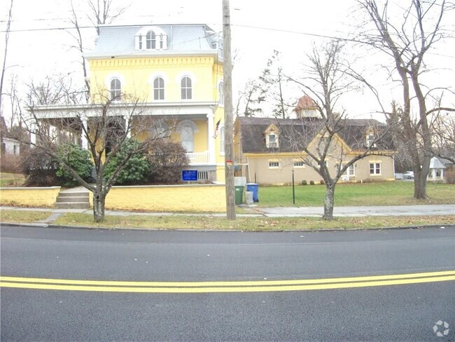 Building Photo - 146 S Church St Rental