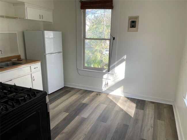 Photo - 1809 W 38th St