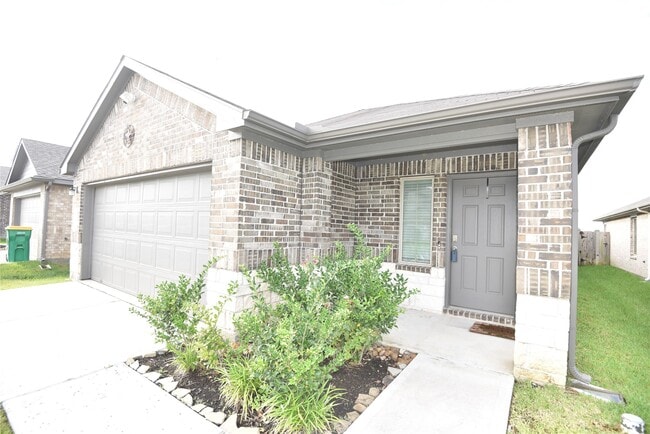 Building Photo - 16684 Lonely Pines Dr