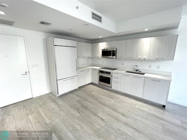 Photo - 55 SW 9th St Unidad 2707 Rental