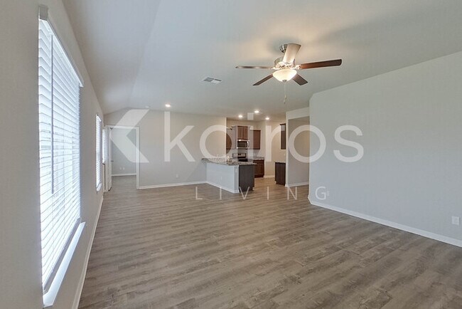 Photo - 301 St James Pl