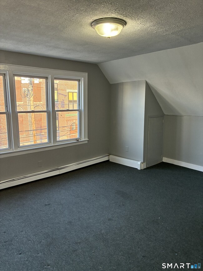 Building Photo - 255 Poplar St Unit 3