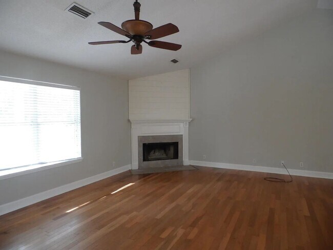 Photo - 147 Royal Dr