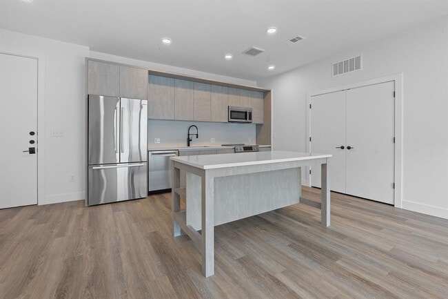 Building Photo - 4315 S Congress Ave Unit 313