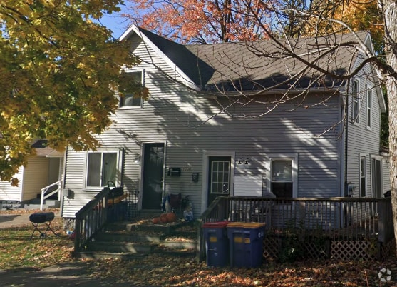 Building Photo - Cute 1BR Townhouse Style Unit 2