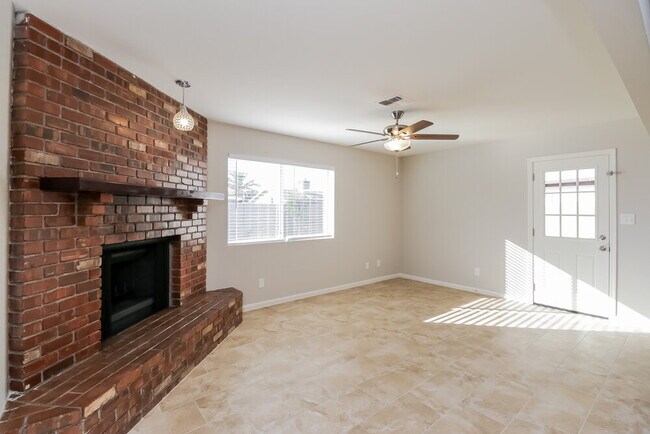 Photo - 2641 E Isabella Ave