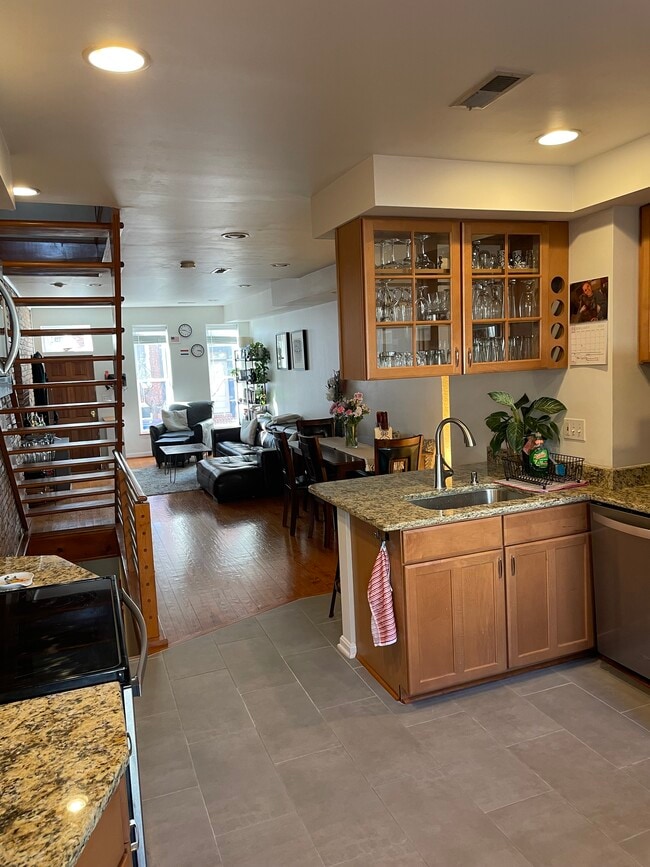 Photo - 126 Burnett St