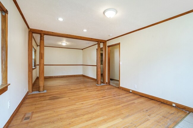 Photo - 3 Bedroom, 2 Bath Home in Grand Rapids! Av...