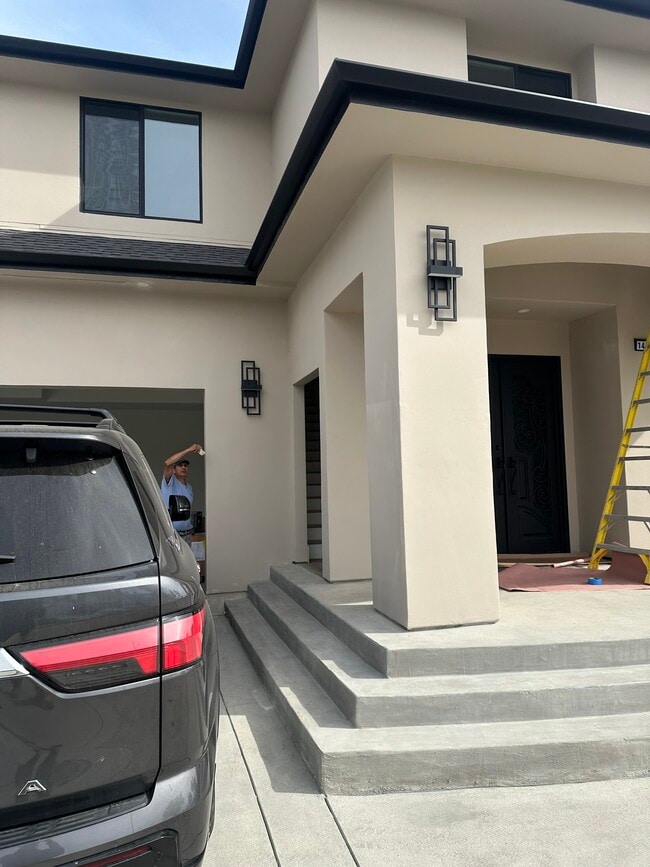 Building Photo - 14502 Graystone Ave Unit B