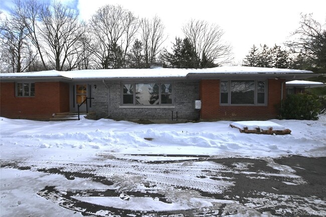 Building Photo - 86 Mill House Rd Unit 2