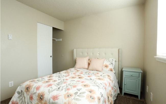 Photo - 5726 59th St Ct W Unidad 2x1