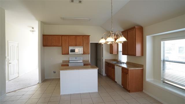 2409 Deerwood Dr