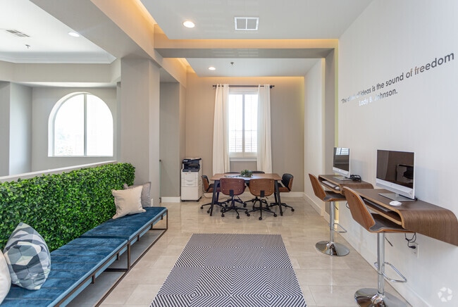 Co- Working/ Creative Lounge