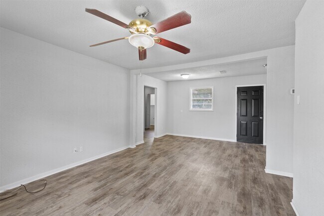 Photo - 815 Rugeley St