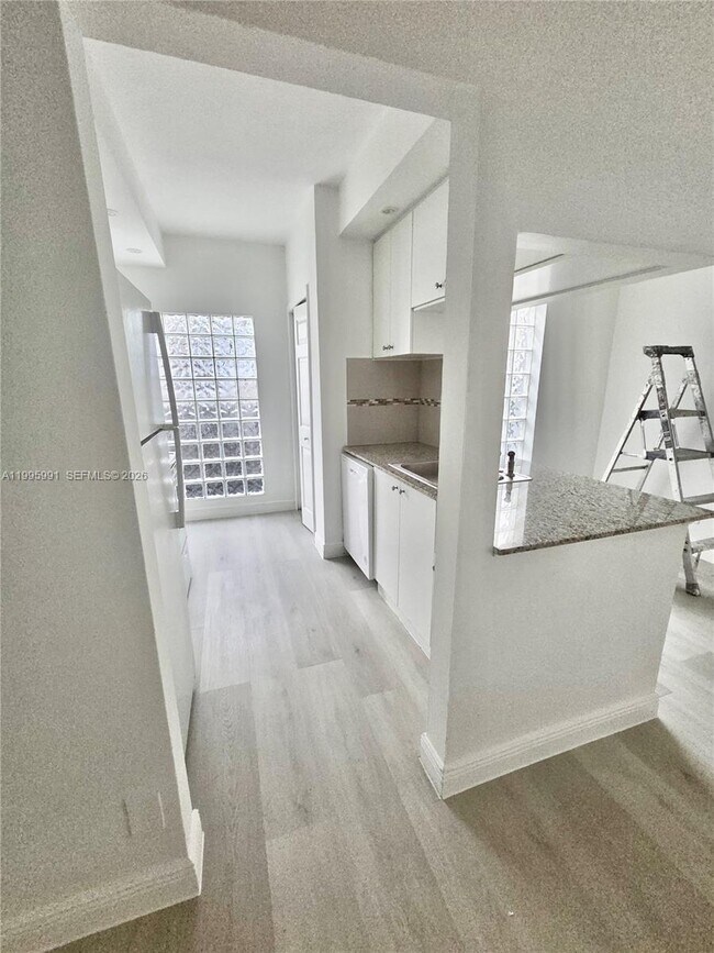 Photo - 568 SW 3rd St Unit Left 566