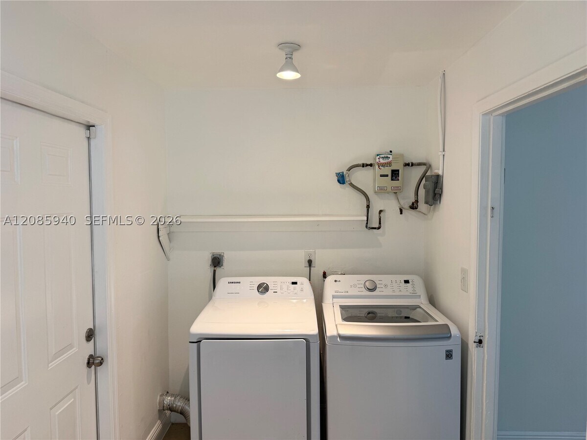 Photo - 515 NE 11th St