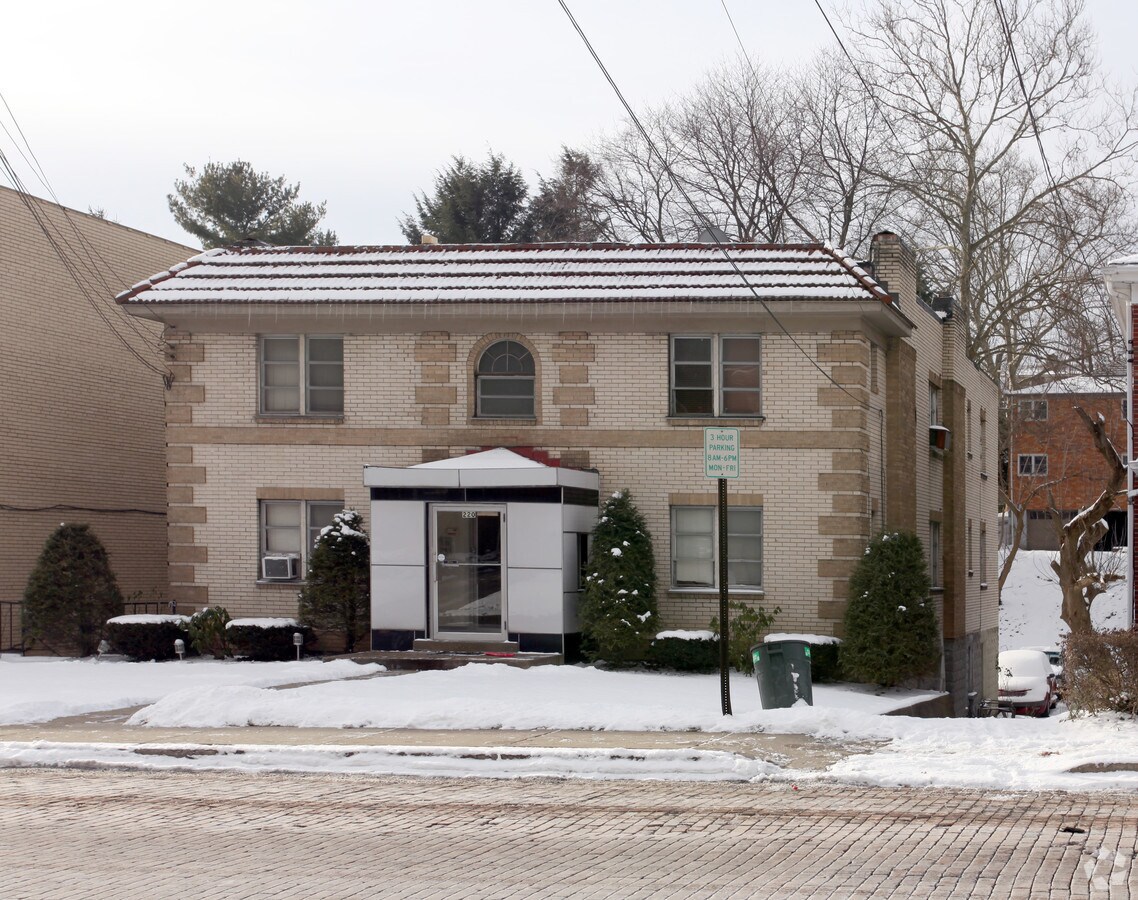 Photo - 220 Castle Shannon Blvd Apartments