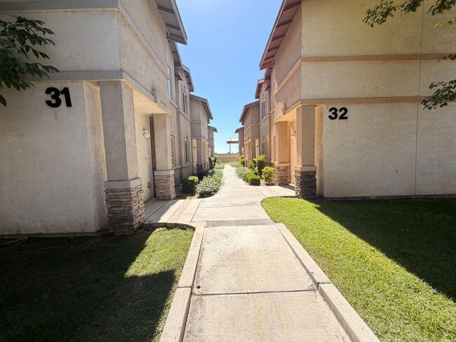 Building Photo - 600 Hosking Ave Unit C