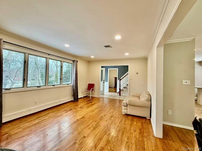 Photo - 33 Pilgrim Dr